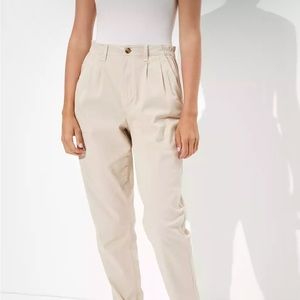 American Eagle Cream Stretch Mom Pant